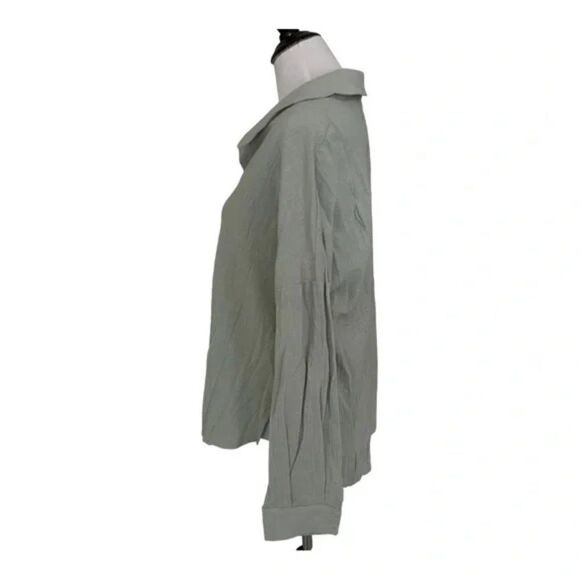 🆕 New In Sage Green Button Down Women’s Blouse size M - Picture 2 of 7